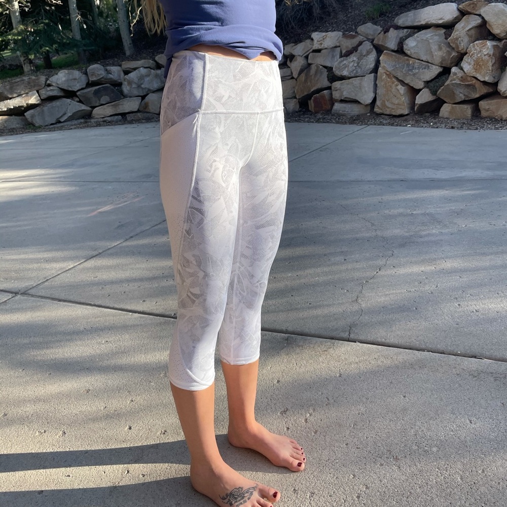 Lululemon leggings white pattern 4